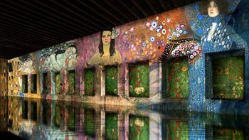 Exposition immersive de Klimt aux bassins de Lumières