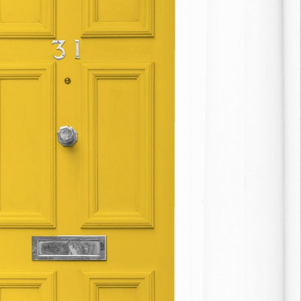 une porte jaune, couverture portfolio du projet Logivie