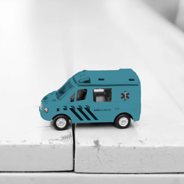 jouet pour enfant d'une petite ambulance