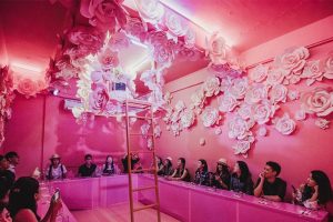 image d'un restaurant immersif rose en asie